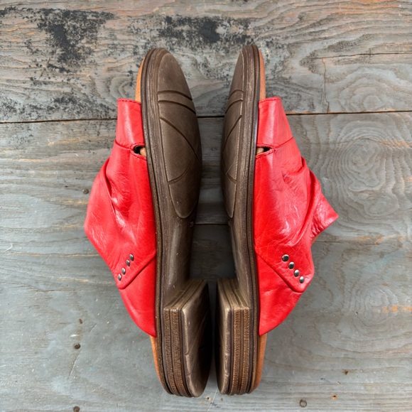 Miz Mooz Red Dandelion wide slide on sandals | 39 wide - Picture 4 of 8